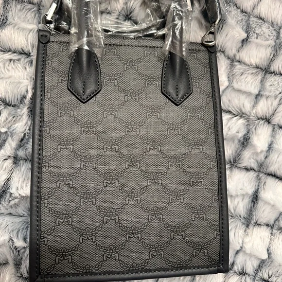 MCM  *NEW WITH TAGS *Himmel Tote Bag In Natural-Tone Soft Nappa - Picture 3 of 14